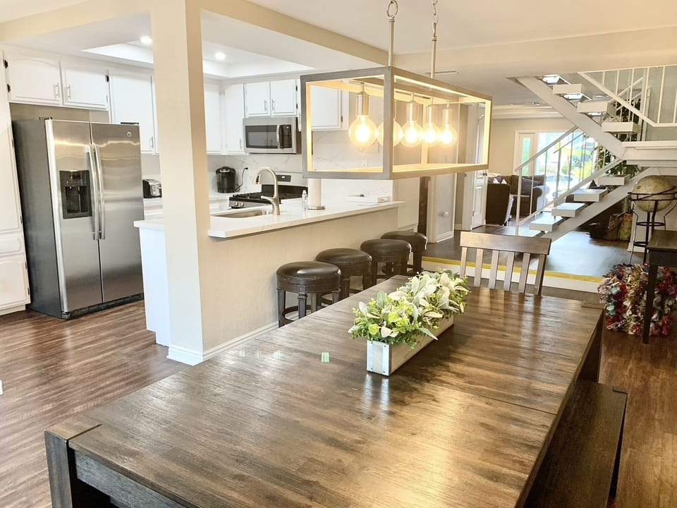 Perfect dining table that can seat 8 people.  2 benches and 2 end chairs.