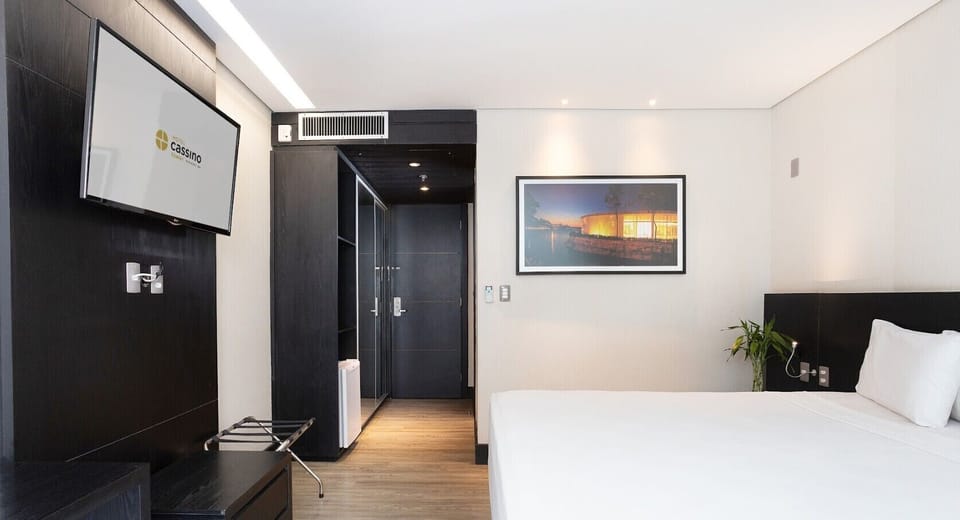 Room | Premium bedding, minibar, in-room safe, desk