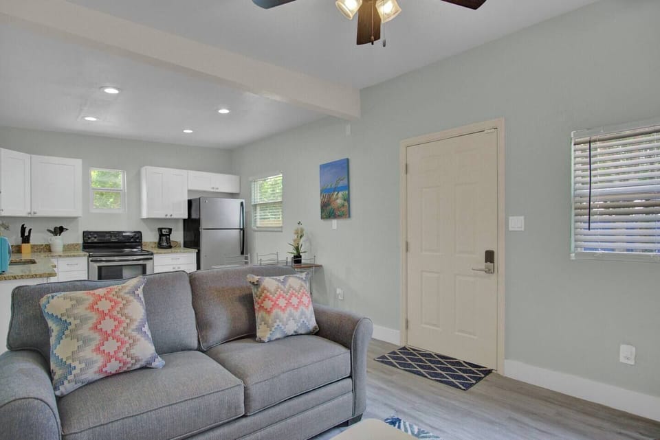 DETACHED COTTAGE LIVING ROOM
