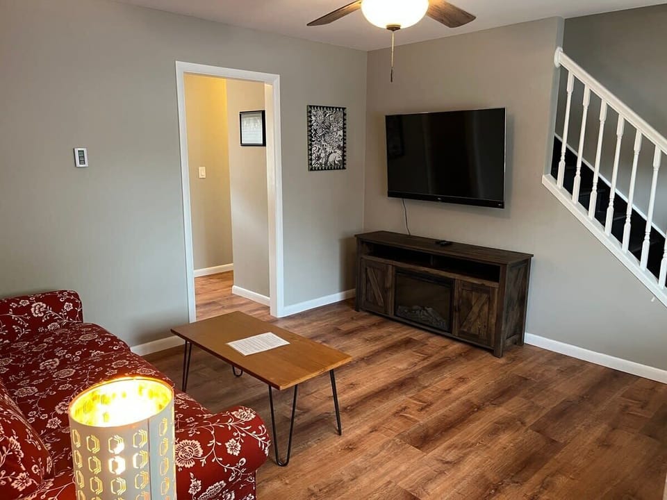 Living Room with 50" Roku TV and Netflix included