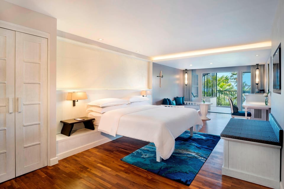 Studio, 1 King Bed (Premium Deluxe) | Premium bedding, minibar, in-room safe, desk