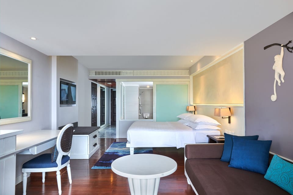 Room, 1 King Bed, Balcony (Superior, 1 King Bed) | Premium bedding, minibar, in-room safe, desk