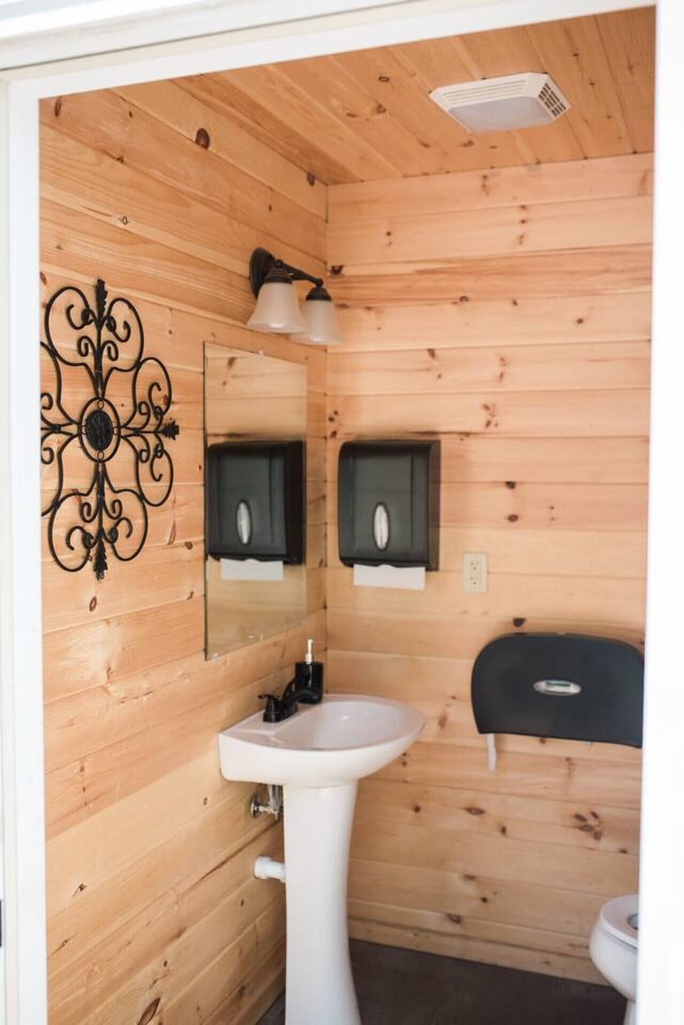Indoor restroom 1 (women)