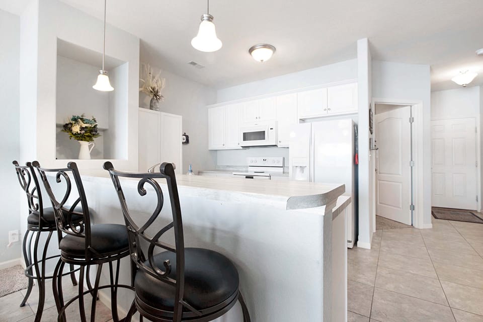 Seating for 3 at Breakfast Bar
