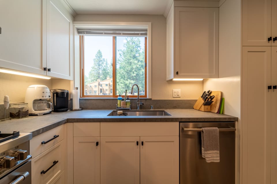 Chef's kitchen includes Henckels knives and a dishwasher.