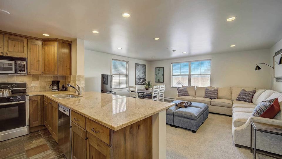 Apartment (3 Bedrooms) | Front of property