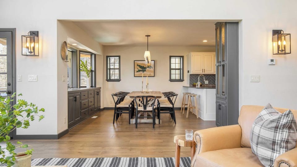 House (6 Bedrooms) | Interior