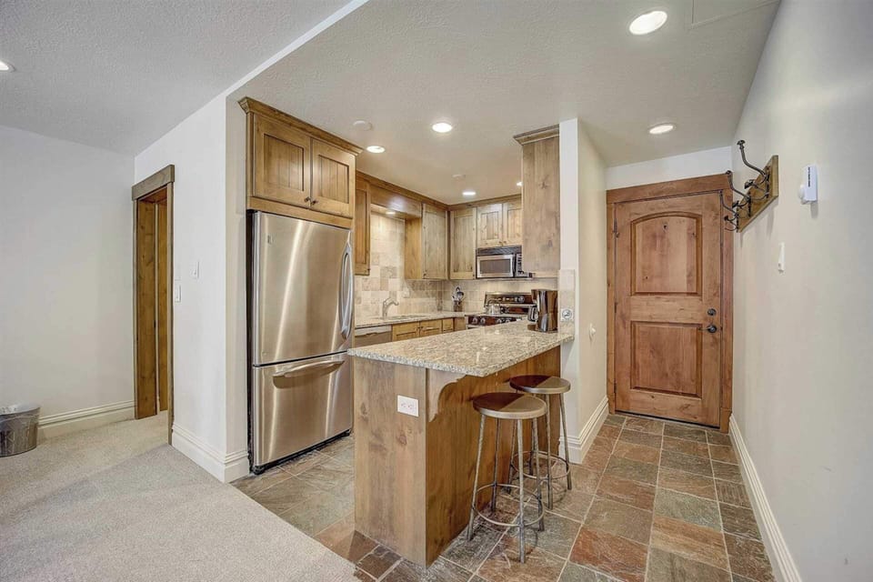 House (3 Bedrooms) | Private kitchen | Fridge, microwave, oven, stovetop