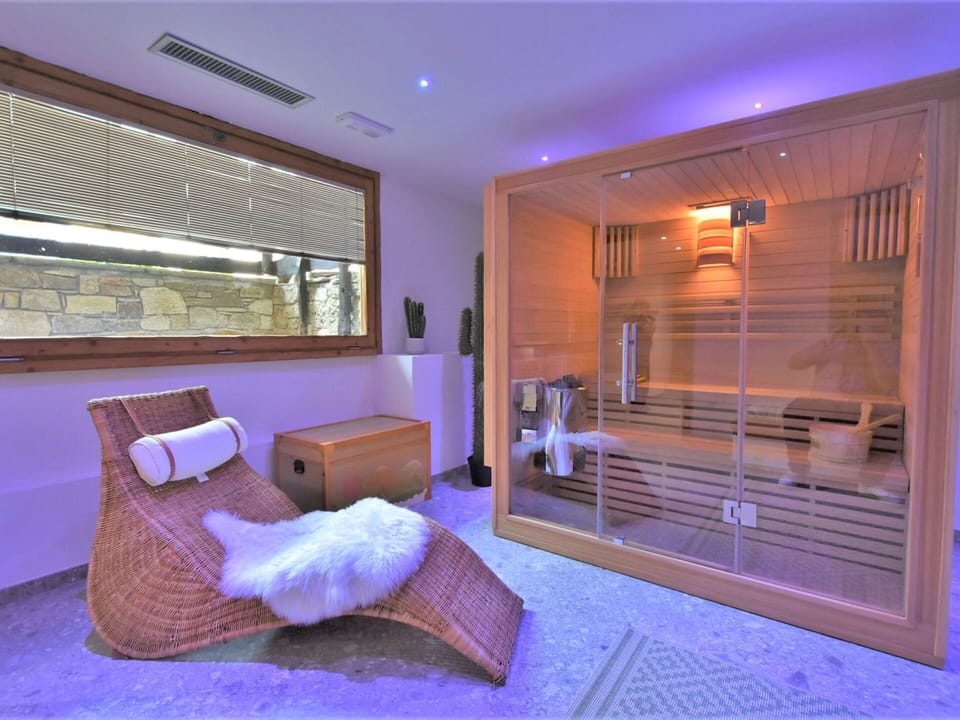 Property, Furniture, Building, Comfort, Purple, Interior Design, Wood, Flooring, Floor, Lamp