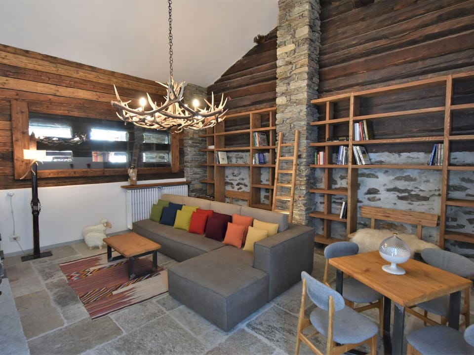 Table, Picture Frame, Furniture, Property, Couch, Building, Bookcase, Wood, Shelf, Interior Design