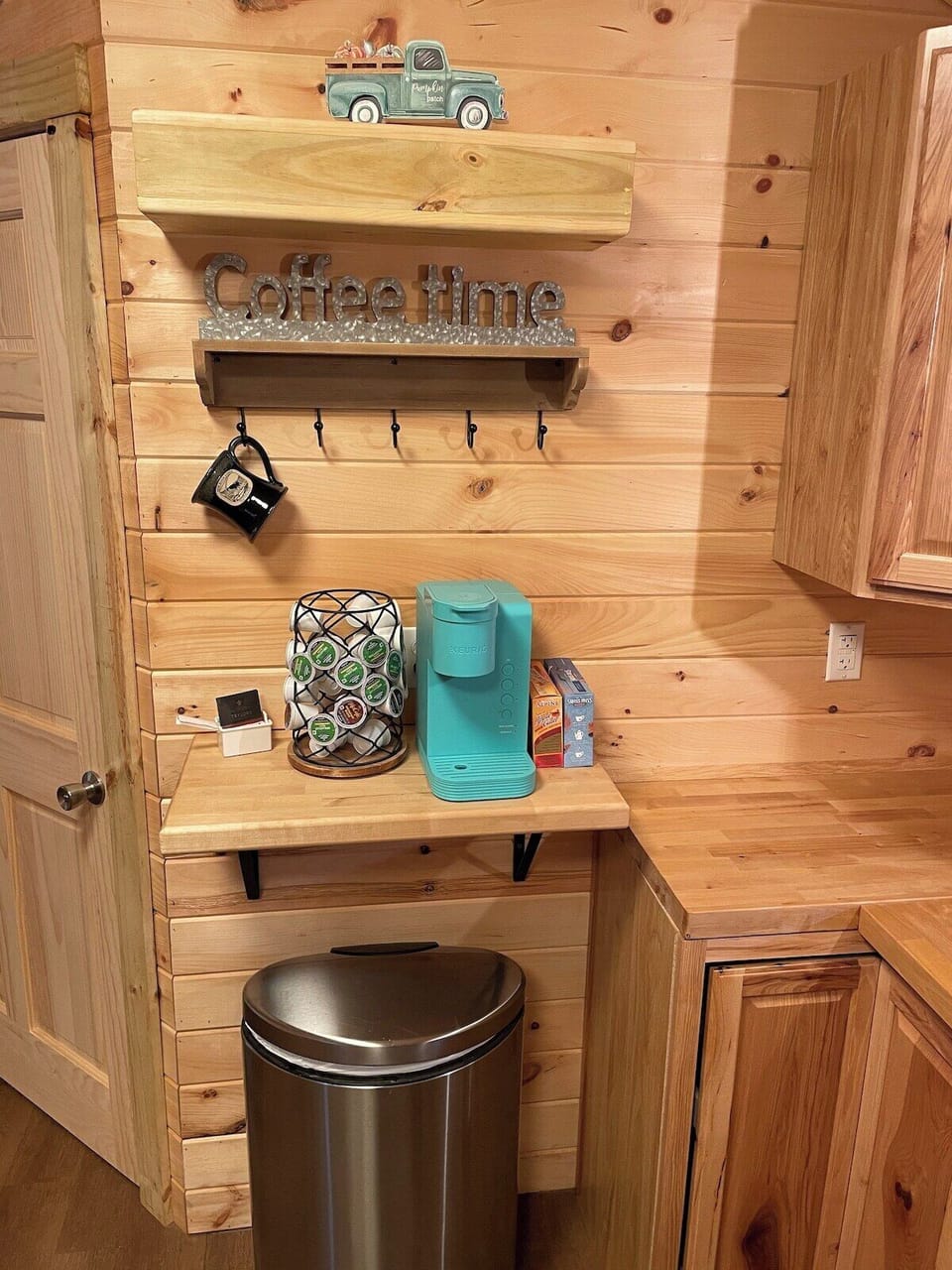 Kitchen, Keurig , Coffee maker, Trash can