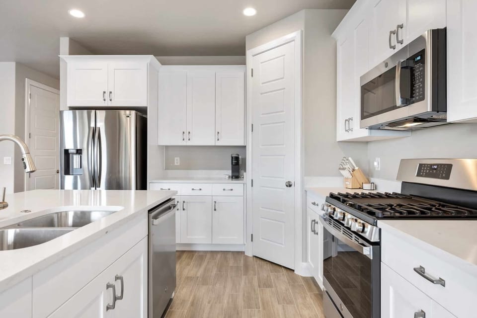 Townhome, 5 Bedrooms | Private kitchen