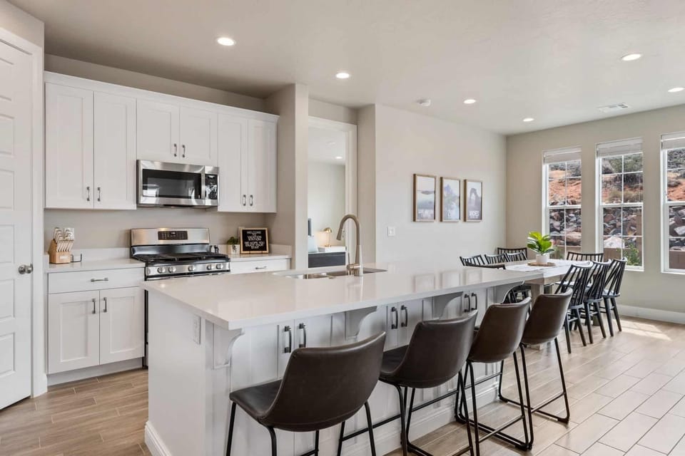 Townhome, 5 Bedrooms | Private kitchen
