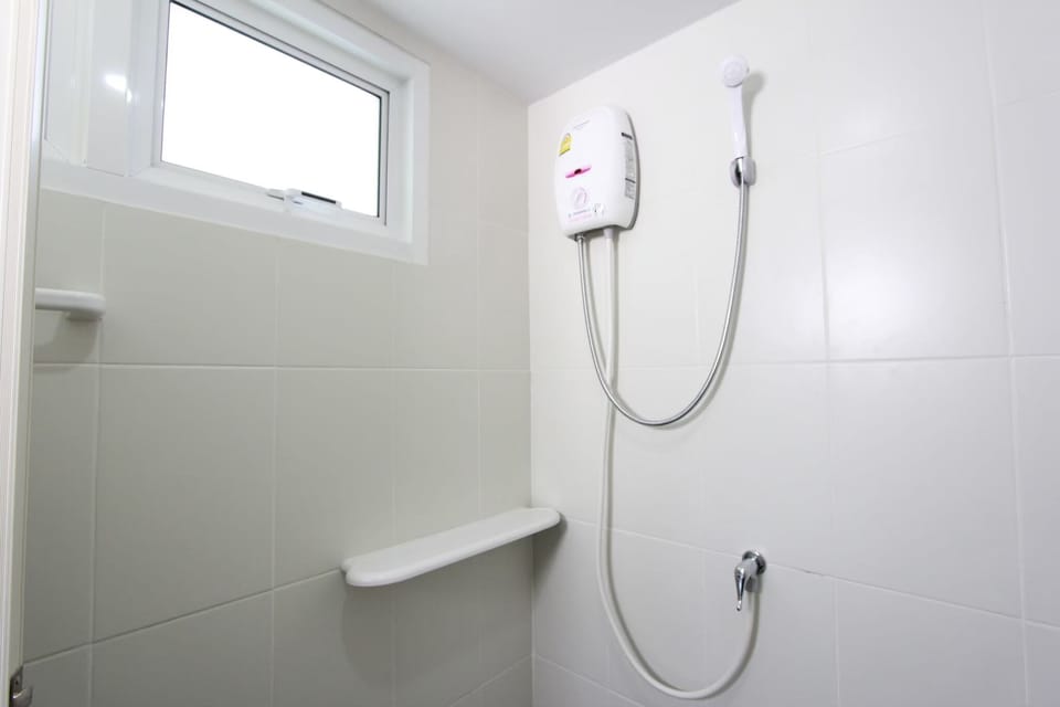 Shower, towels
