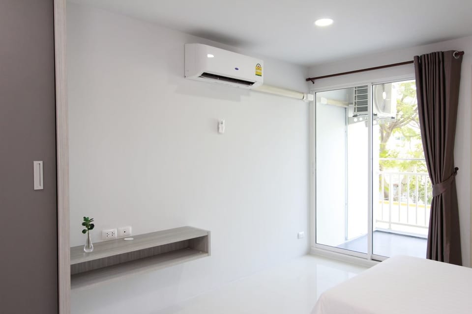 1 bedroom, desk, laptop workspace, free WiFi
