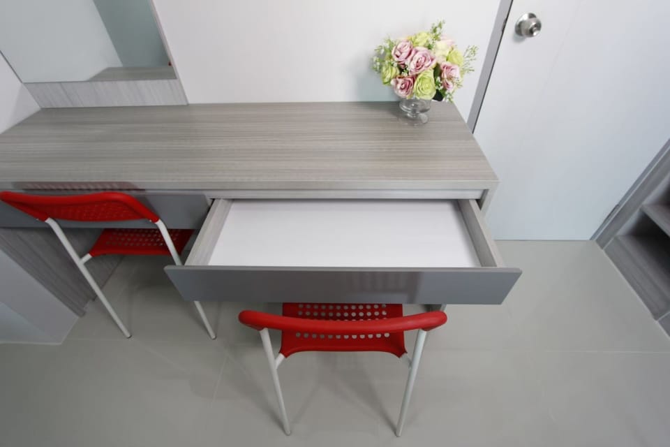 1 bedroom, desk, laptop workspace, free WiFi