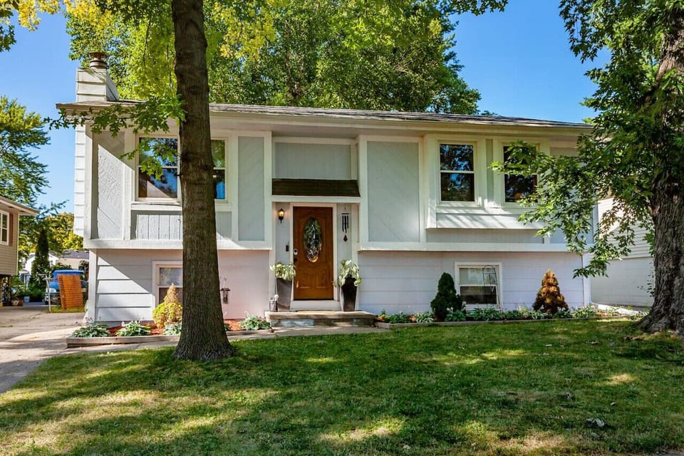 Front of home & yard