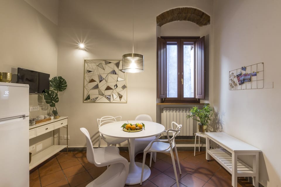 Deluxe Apartment | Private kitchen | Full-size fridge, microwave, oven, stovetop