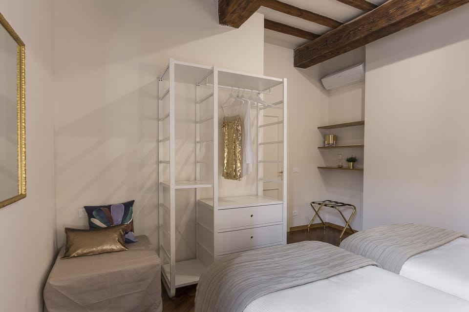 Deluxe Apartment | Premium bedding, down comforters, individually decorated