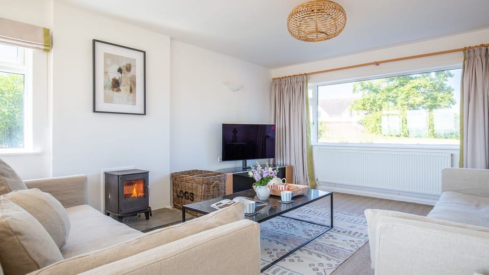 Bedroom One, Ridgeway Farmhouse, Bolthole Retreats