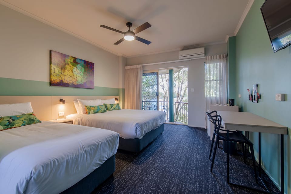 Studio Double & Single | Minibar, desk, iron/ironing board, WiFi (free)