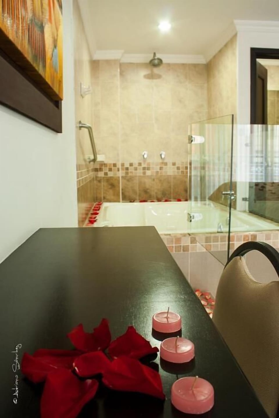 Comfort Room | Desk, laptop workspace, WiFi (free), individually furnished
