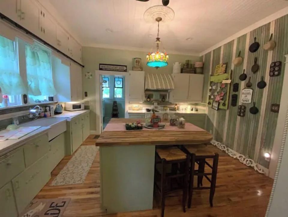 Great kitchen for gathering! 