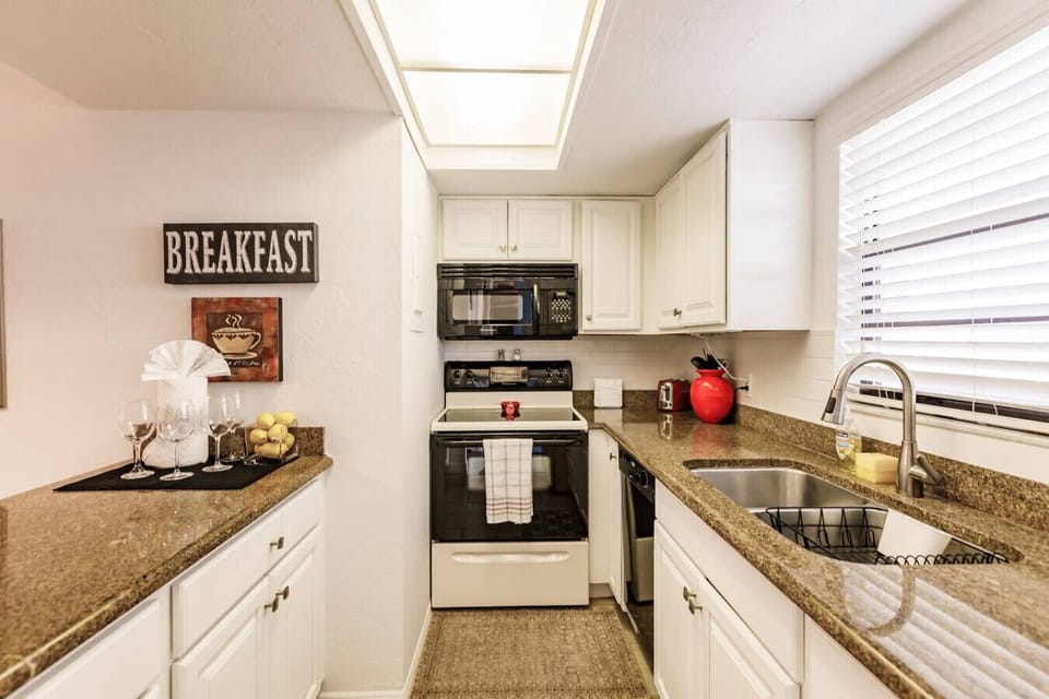 Fully equipped kitchen.