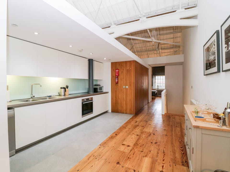 Cottage | Private kitchen | Fridge, dishwasher, electric kettle, toaster