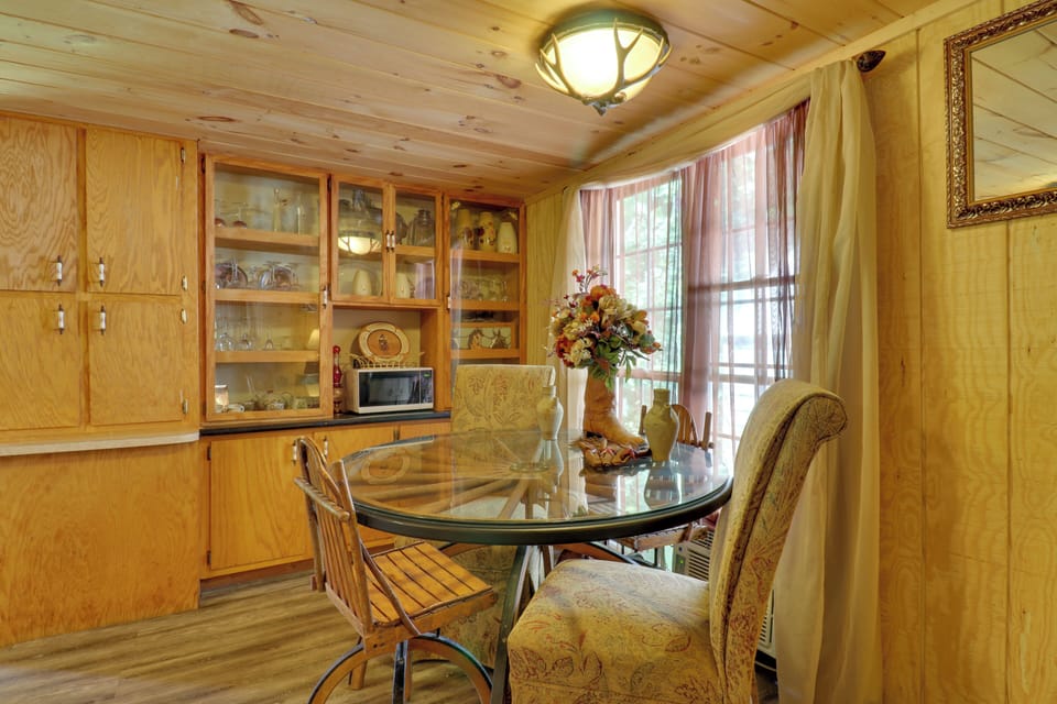 Dining Area | Dishware/Flatware | Trash Bags/Paper Towels
