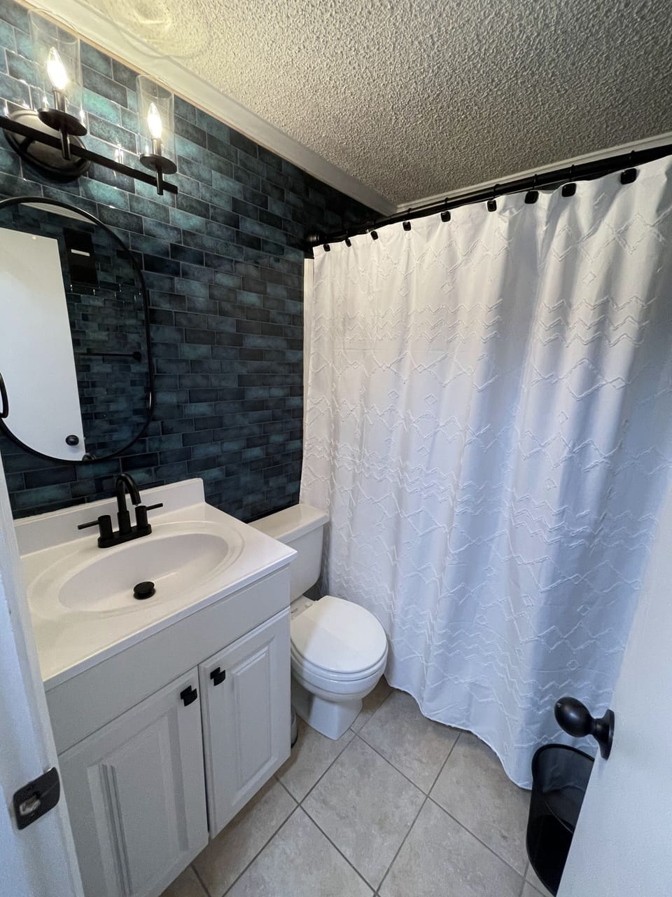 Modern jewel toned bathroom. 