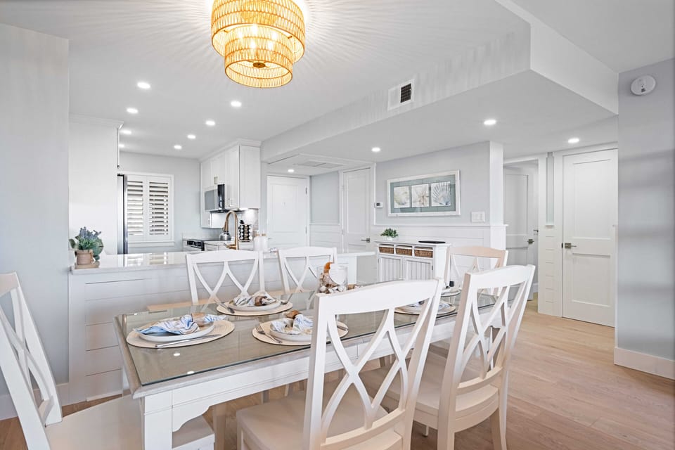 Light filled open dining area for 6