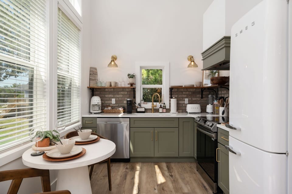 Fully Equipped Kitchen!