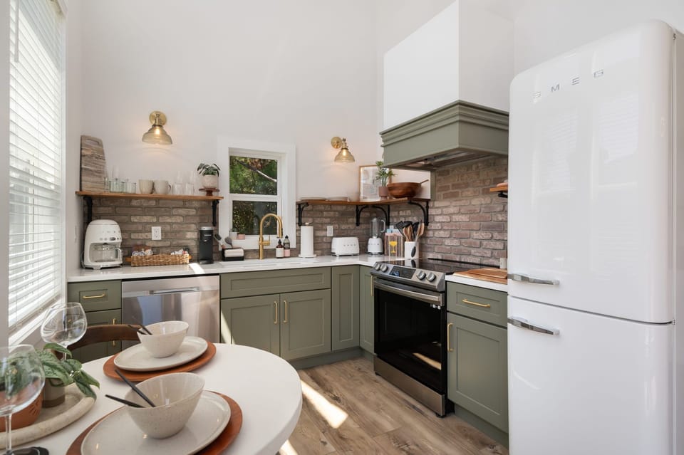 Full Sized Stove To Enjoy Meals At Home!