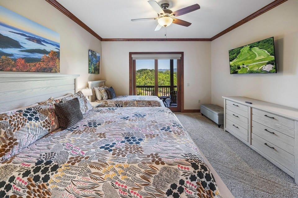Master Bedroom w/TV