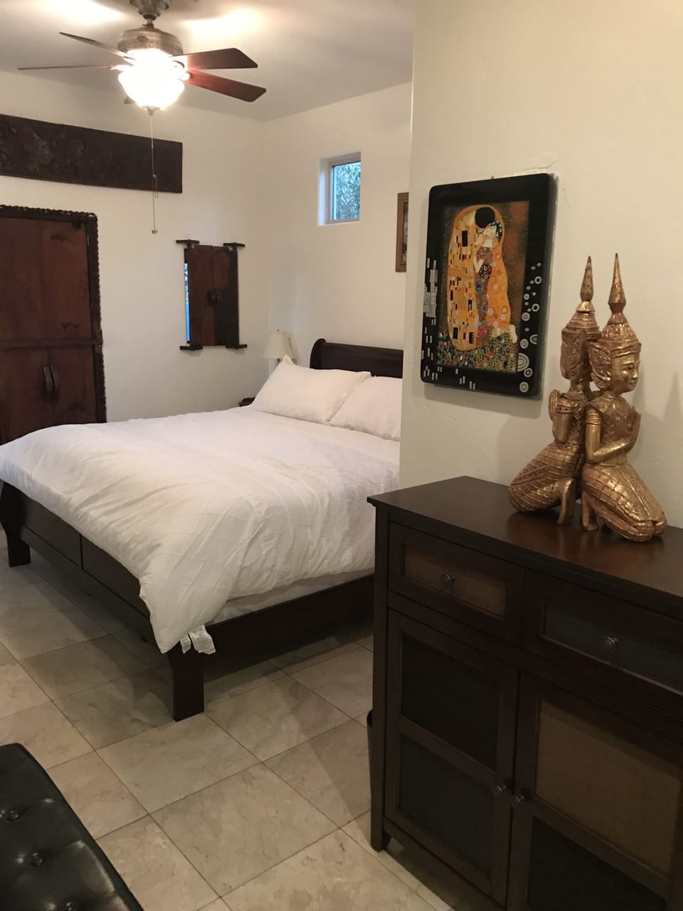BEDROOM KING SIZE BED