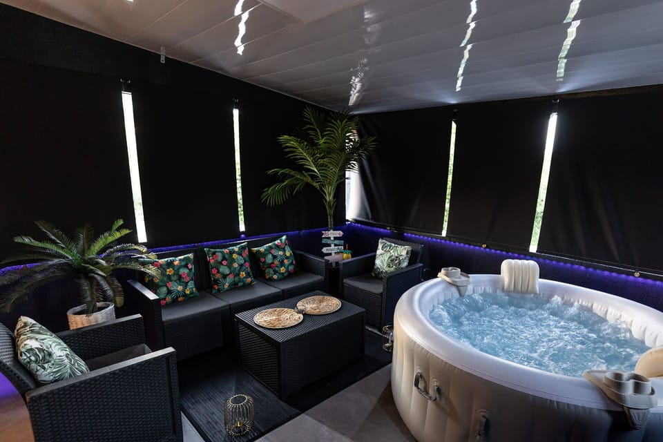 Indoor spa tub
