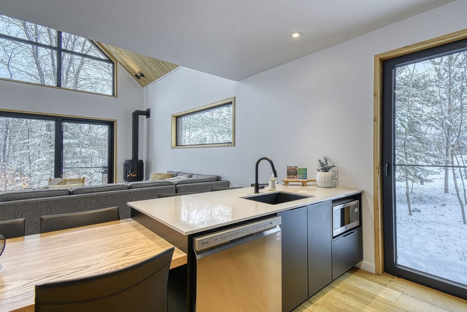 Snohaus 9 - Scandinavian Mountain Chalet | Private kitchen | Fridge, microwave, oven, stovetop