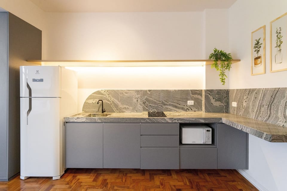 Studio 84 Mackenzie | Private kitchen | Fridge, microwave, coffee/tea maker, cookware/dishes/utensils