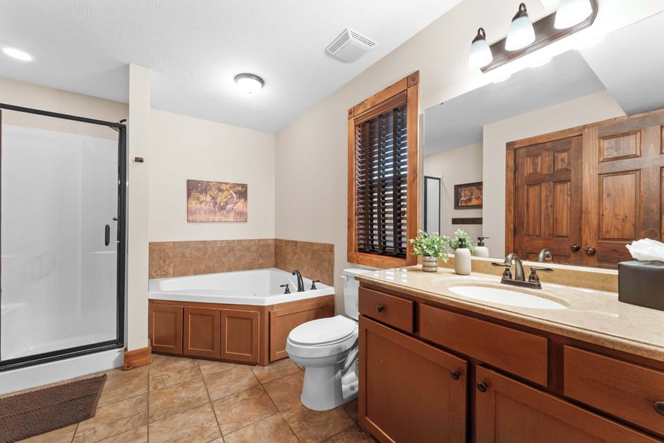 Large bathrooms on the main floor include jetted tubs!