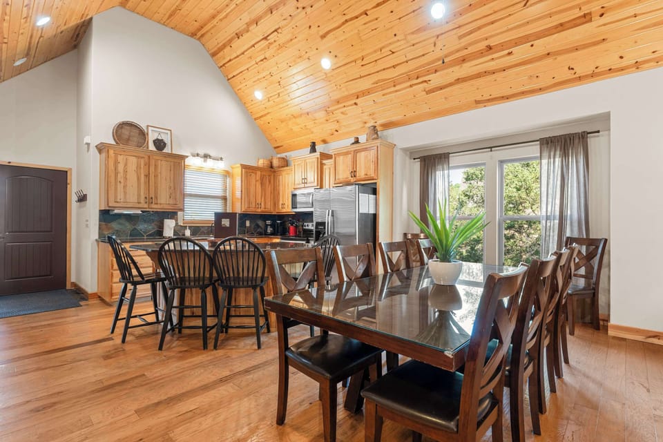 The dining area is perfect for a dinner in or morning pancakes!