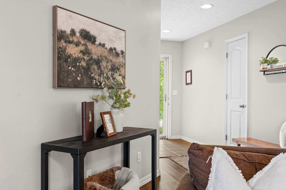 In-home wifi and internet, close to everything Branson has to offer, and lots of additional info provided at the entryway table!