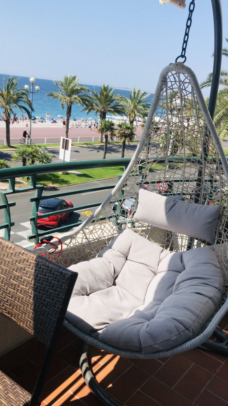 Incredible hanging Swing Balcony/Garden Chair Grey Rattan Silver Cushion