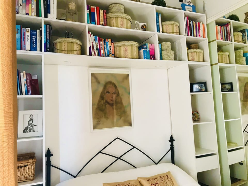 Guest’s bedroom for two gusts to sleep