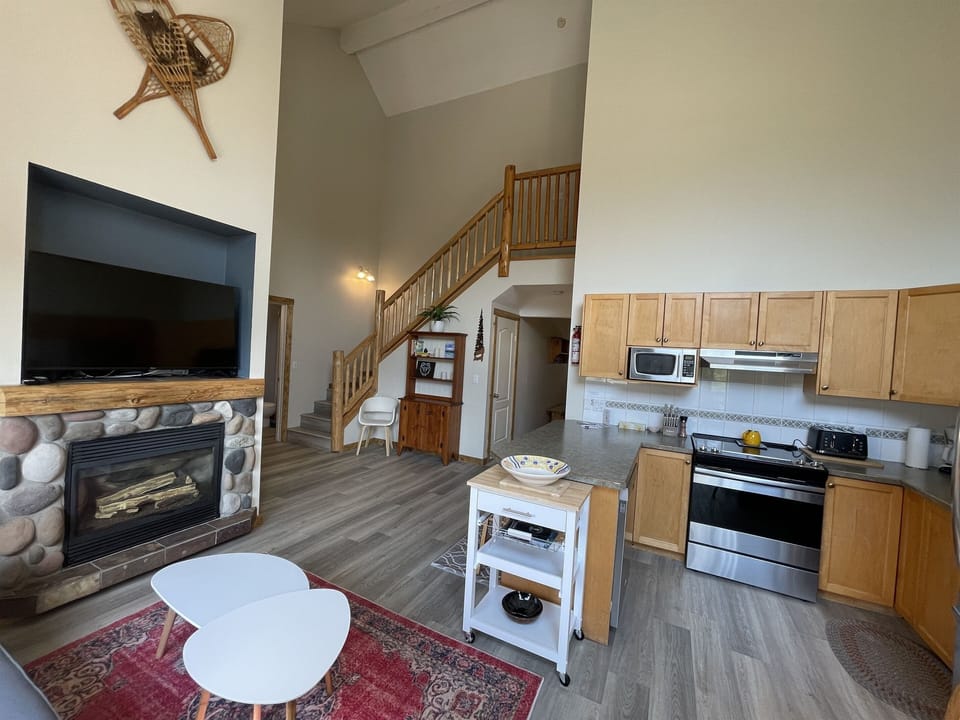 Open Concept l Stairs to the Loft