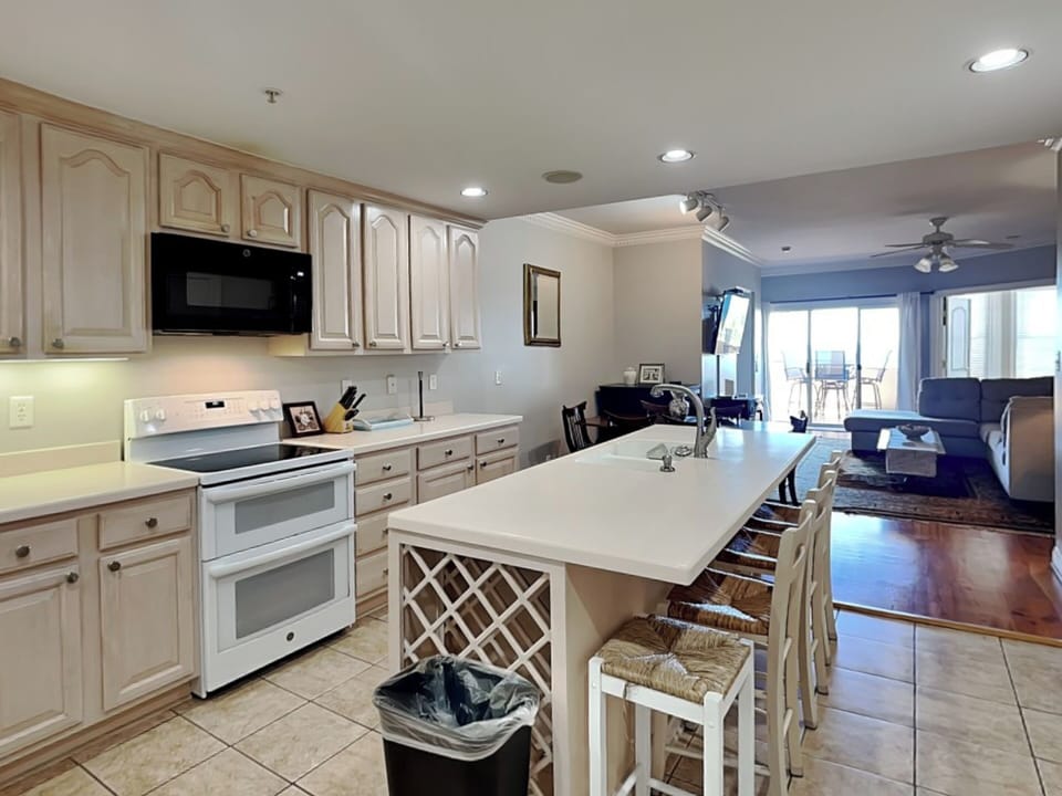Full Kitchen