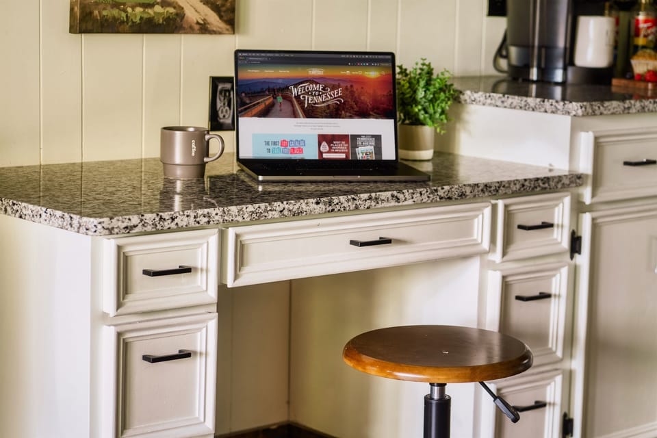 Fast wifi and mesh routers for uninterrupted streaming - please bring your own streaming logins.