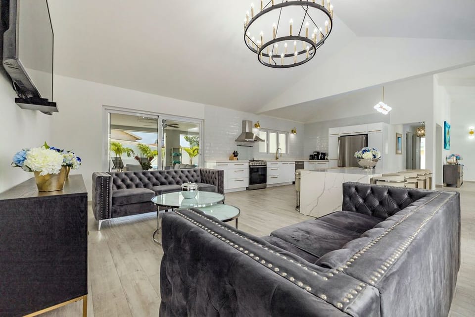 We don't need to tell you how to curl up on the couch for the evening, but we will anyway. You'll certainly feel at home in these tufted seats while enjoying your TV shows, movies, and favorite series.