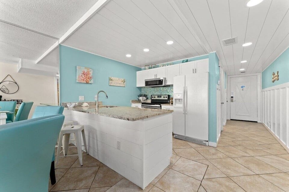 Plenty of room to cook that seafood stockpot of deliciousness. 