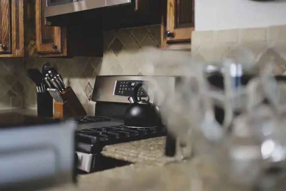 Prepare your favorite recipes on the gas stove.